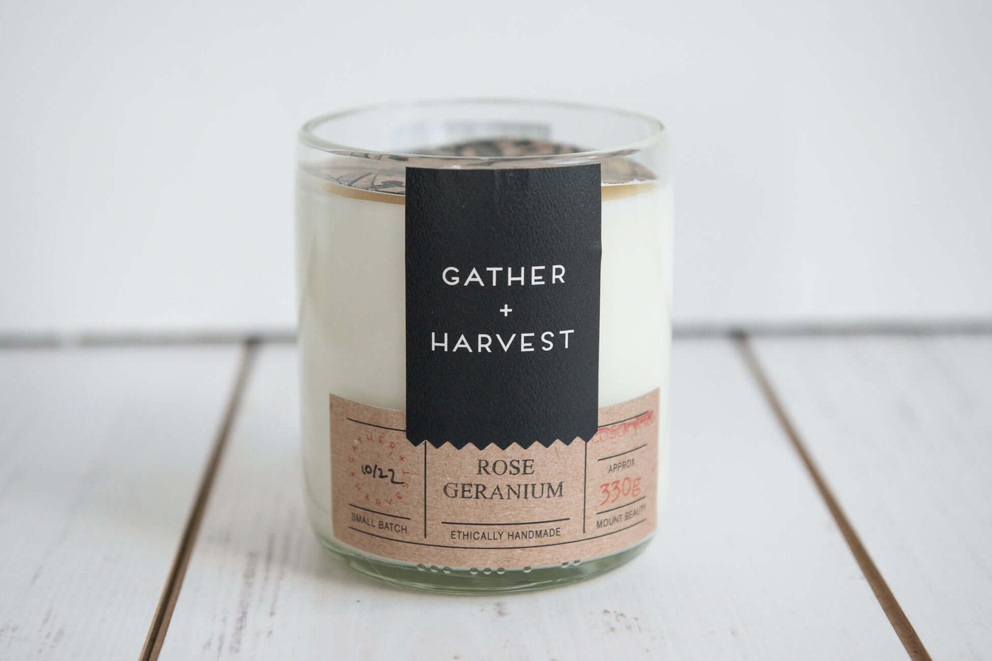 The best Handmade Rose Geranium CocoSoy Candle in Australia. It is eco-friendly and made from 100% natural cocosoy wax. Buy online.