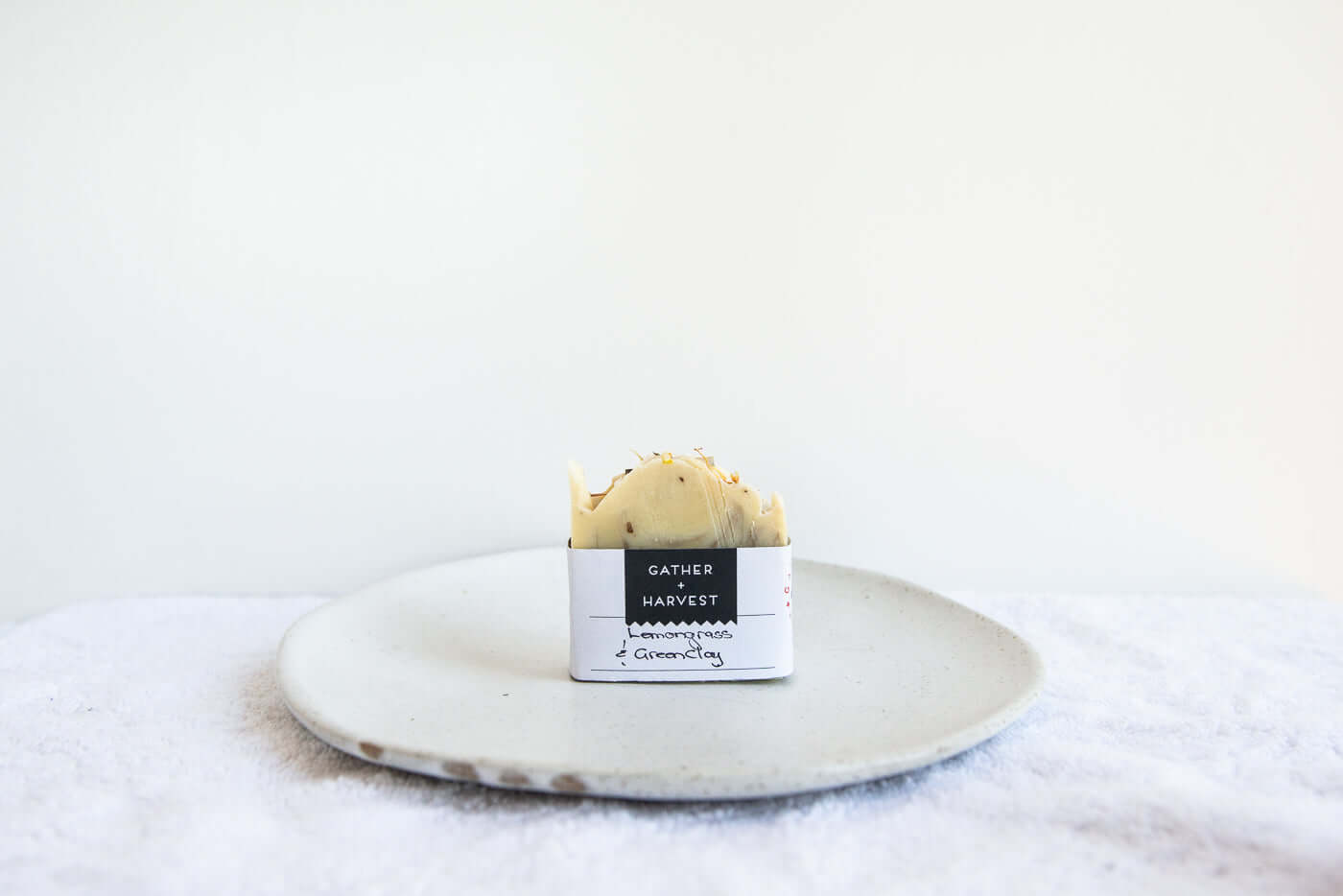 This handmade natural soap with Lemongrass, Ginger & Yellow Clay deeply nourishes your skin