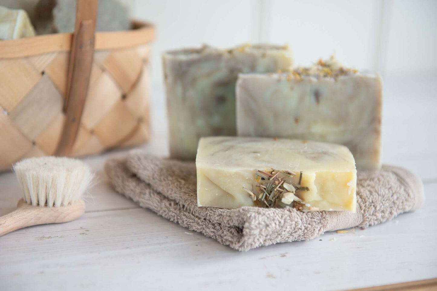 This handmade natural soap with Lemongrass, Ginger & Yellow Clay deeply nourishes your skin