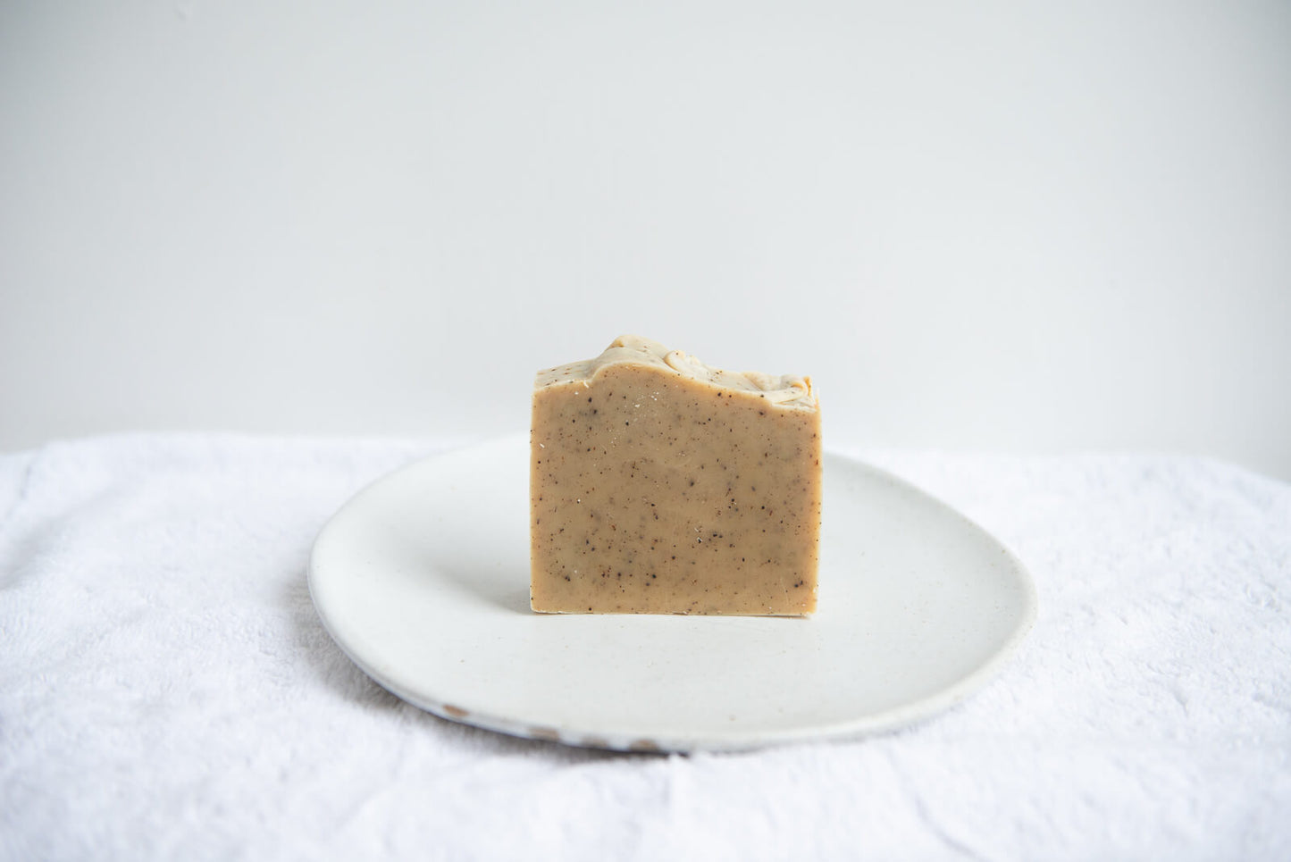 This handmade natural soap with  Lemon Myrtle & Mountain Pepper Leaf deeply nourishes your skin