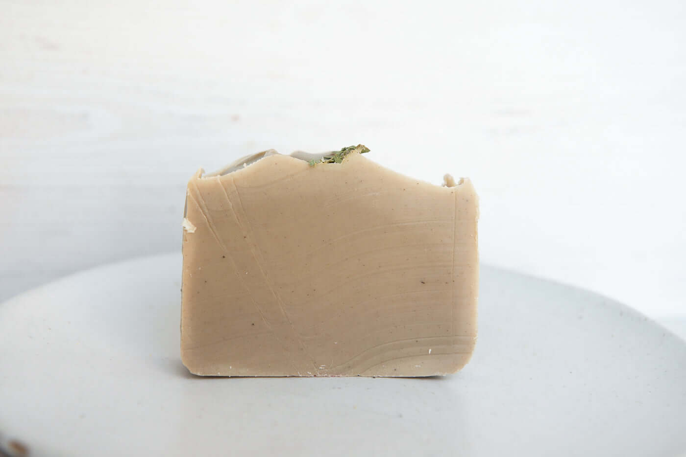 This handmade natural soap with  Mountain Eucalyptus & Australian Green Clay Soap deeply nourishes your skin