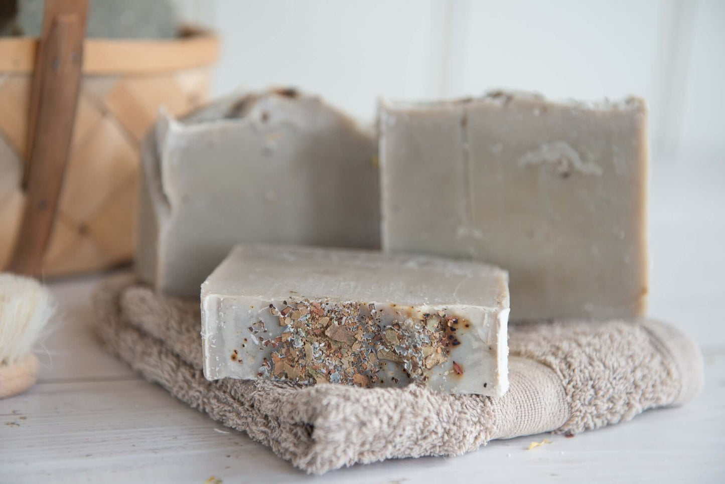 This handmade natural soap with  Mountain Eucalyptus & Australian Green Clay Soap deeply nourishes your skin