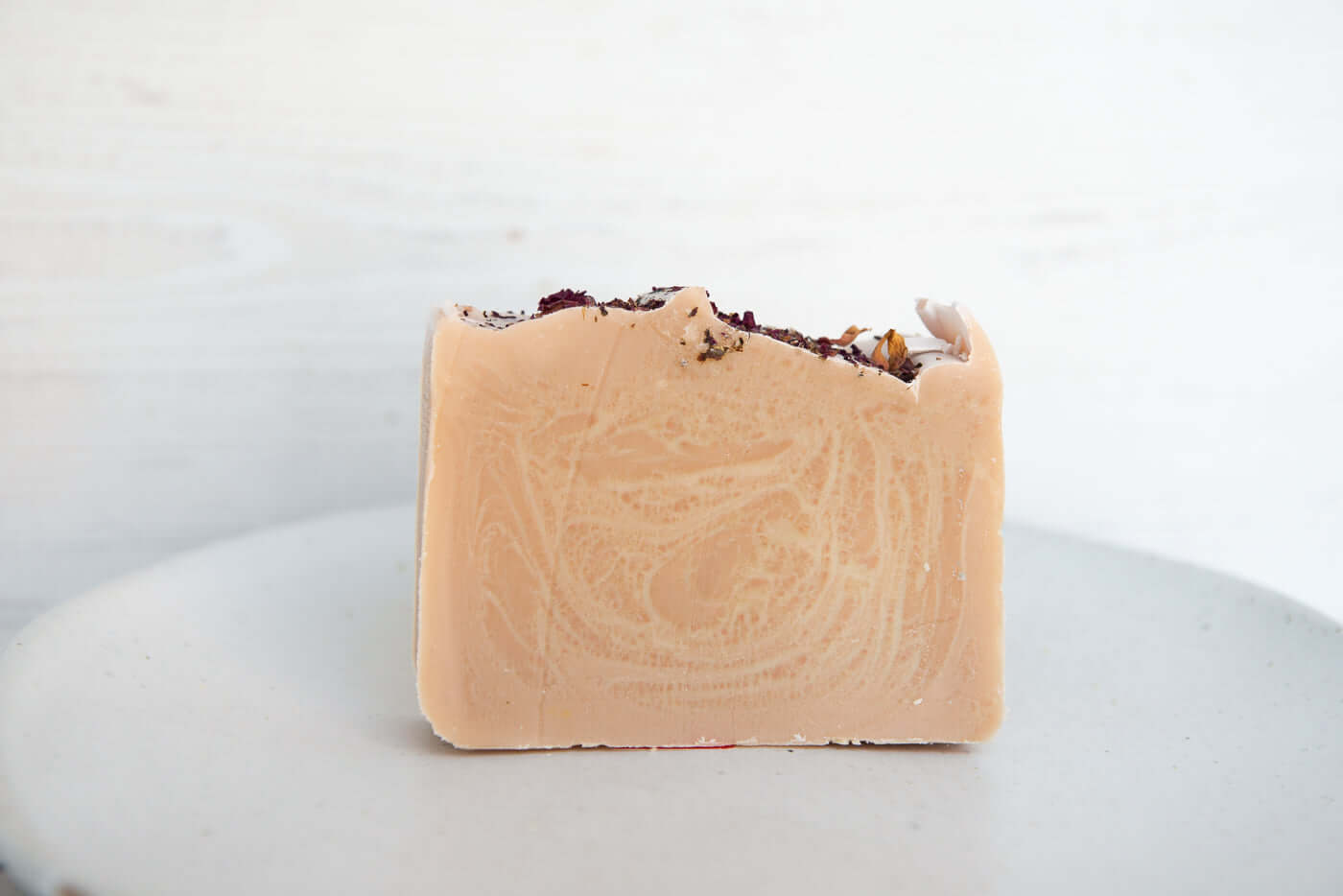 This handmade natural soap with Rose Geranium, Ylang Ylang & Australian Red Clay Soap deeply nourishes your skin