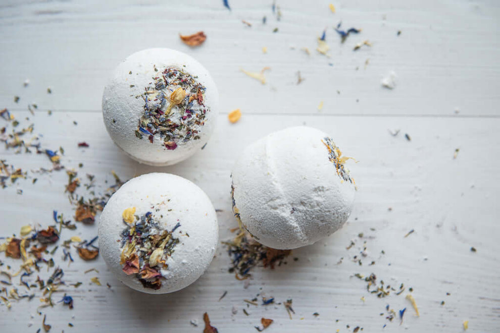 Natural Vegan Bath Bomb | Lavender & Kaolin Clay Bath Bombs | Gather ...
